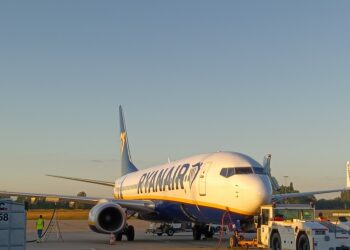 Velivolo Ryanair in un momento di preparazione per il volo [Charleroi, 29 giugno 2022. Foto: Emanuele Bonini]
