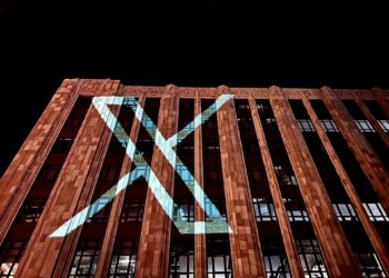 Twitter diventa X - nuovo logo sede [foto: imagoeconomica]