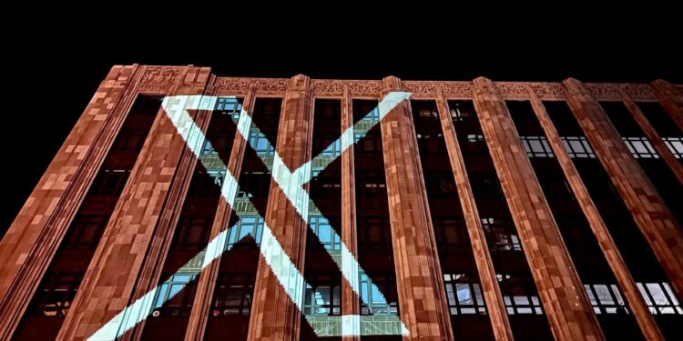 Twitter diventa X - nuovo logo sede [foto: imagoeconomica]