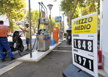 Stazione di servizio, caro carburante, prezzi benzina [foto: Saverio De Giglio/imagoeconomica]