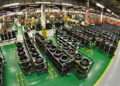 Produzione di pneumatici nell'azienda Pirelli. Crediti: Pirelli.com via Imagoeconomica