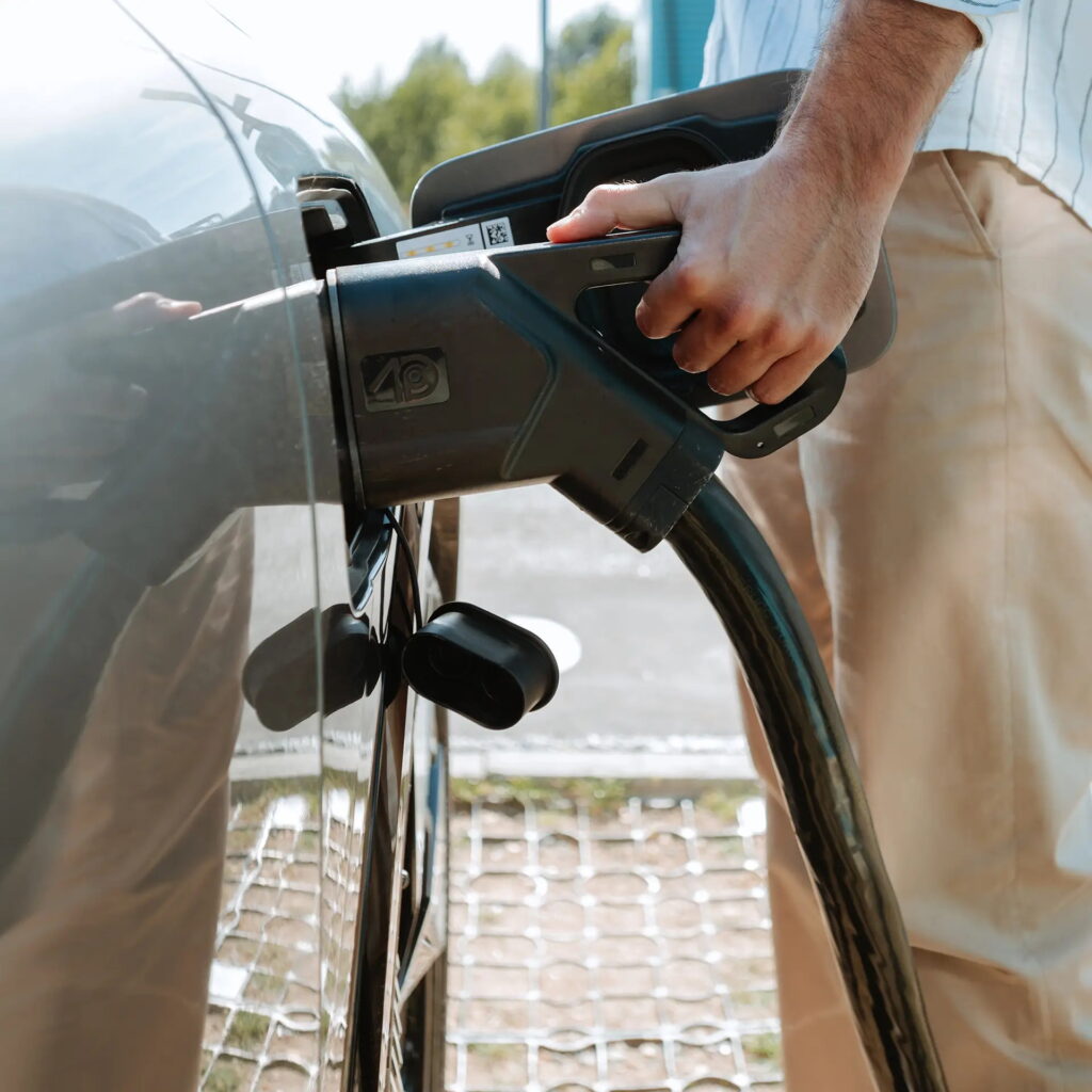 Cars: the EU Parliament reaffirms its support for electric mobility