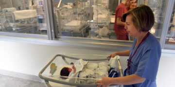 Ospedale San Giuseppe di Milano, reparto maternità [foto: Sergio Oliveiro/imagoeconomica]