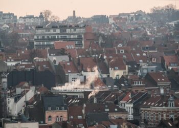 Emissioni dai tetti di Bruxelles all'alba. Source: Mauro Bottaro EC - Audiovisual Service
