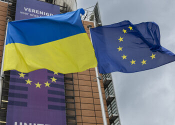 Bandiera dell'Ucraina e dell'Unione europea a Palazzo Berlaymont. Crediti: Commissione europea