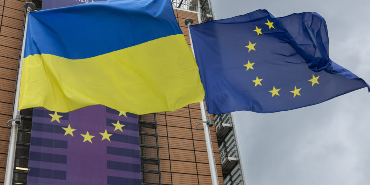 Bandiera dell'Ucraina e dell'Unione europea a Palazzo Berlaymont. Crediti: Commissione europea