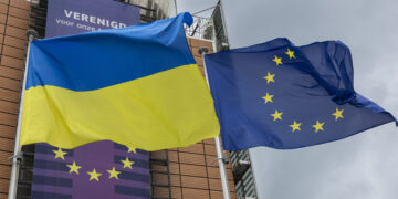 Bandiera dell'Ucraina e dell'Unione europea a Palazzo Berlaymont. Crediti: Commissione europea
