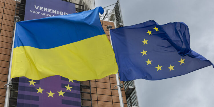 Bandiera dell'Ucraina e dell'Unione europea a Palazzo Berlaymont. Crediti: Commissione europea