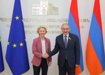 La presidente della Commissione europea, Ursula von der Leyen, e il primo ministro, Nikol Pashinyan, ad Yerevan (2 luglio 2026). Source: EU Commission