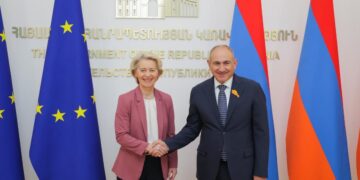 La presidente della Commissione europea, Ursula von der Leyen, e il primo ministro, Nikol Pashinyan, ad Yerevan (2 luglio 2026). Source: EU Commission