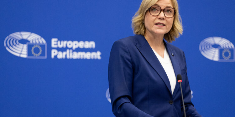 La vicepresidente esecutiva responsabile per la sovranità tecnologica, Henna Virkkunen, durante il punto stampa per la presentazione del Piano d'azione per i rischi e le opportunità dell'IA, 7 luglio 2026. Crediti: Commissione europea