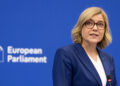 La vicepresidente esecutiva responsabile per la sovranità tecnologica, Henna Virkkunen, durante il punto stampa per la presentazione del Piano d'azione per i rischi e le opportunità dell'IA, 7 luglio 2026. Crediti: Commissione europea