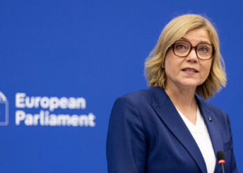 La vicepresidente esecutiva responsabile per la sovranità tecnologica, Henna Virkkunen, durante il punto stampa per la presentazione del Piano d'azione per i rischi e le opportunità dell'IA, 7 luglio 2026. Crediti: Commissione europea