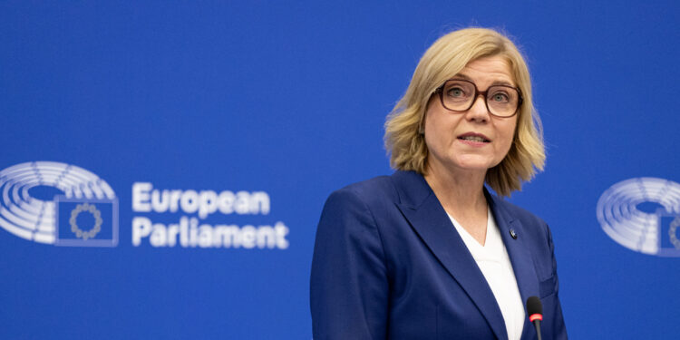 La vicepresidente esecutiva responsabile per la sovranità tecnologica, Henna Virkkunen, durante il punto stampa per la presentazione del Piano d'azione per i rischi e le opportunità dell'IA, 7 luglio 2026. Crediti: Commissione europea