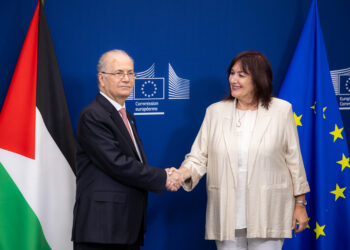 Da sinistra a destra il primo ministro dell'Autorità Nazionale Palestinese, Mohammad Mustafa, e la Commissaria europea per il Mediterraneo,Dubravka Šuica. Crediti: Commissione europea