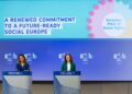 Da sinistra a destra la portavoce della Commissione europea, Paula Pinho, e la vicepresidente esecutiva della Commissione europea a Diritti sociali e competenze, posti di lavoro di qualità e preparazione, Roxana Mînzatu, durante la presentazione della comunicazione sul Pilastro sociale europeo. Crediti: Commissione europea