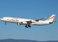 Un Airbus A340-313 di Plus Ultra [Foto: Pedro Aragão/Wikimedia Commons - http://www.jetphotos.net/photo/8284436, CC BY-SA 3.0, https://commons.wikimedia.org/w/index.php?curid=52432221]