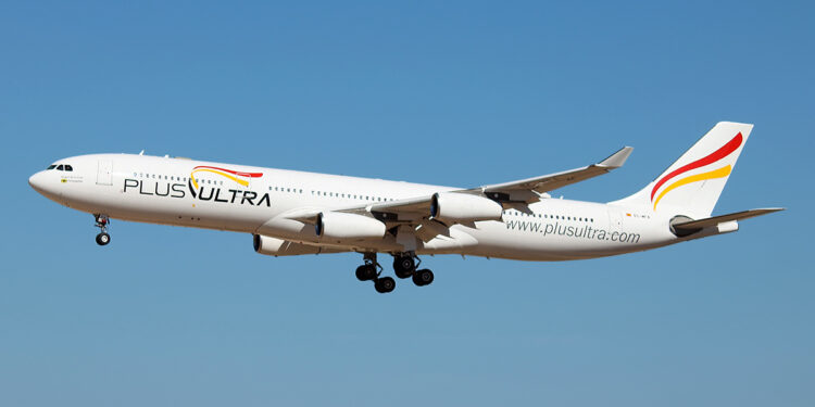 Un Airbus A340-313 di Plus Ultra [Foto: Pedro Aragão/Wikimedia Commons - http://www.jetphotos.net/photo/8284436, CC BY-SA 3.0, https://commons.wikimedia.org/w/index.php?curid=52432221]