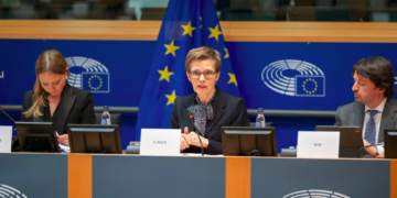 La presidente del consiglio di vigilanza della BCE, Claudia Buch, in Parlamento europeo [Foto: Emilie GOMEZ Copyright: © European Union 2026 - Source : EP]