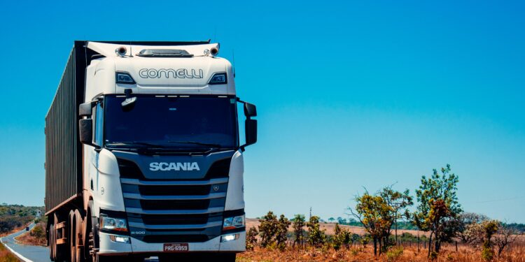 Camion. Crediti: Gabriel Santos via Unsplash