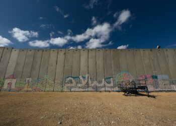 Il muro di separazione costruito da Israele in Cisgiordania. Source: Photo de Levi Meir Clancysur Unsplash