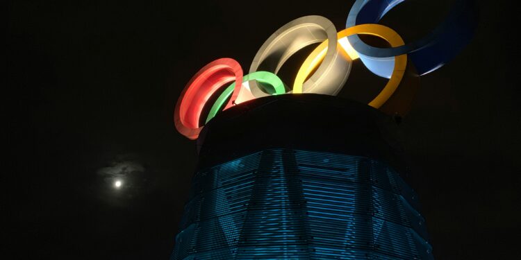 Struttura luminosa olimpiadi. Crediti: seaninuk via Unsplash