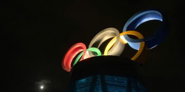Struttura luminosa olimpiadi. Crediti: seaninuk via Unsplash