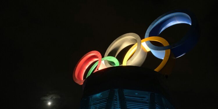 Struttura luminosa olimpiadi. Crediti: seaninuk via Unsplash