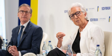 Il governatore della banca centrale del Canada, Tiff Macklem, e la presidente della BCE, Christine Lagarde [Sintra, 1 luglio. Foto: Sérgio Garcia/Your Image for ECB]