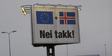 "UE + Islanda, No grazie". Cartello anti-adesione del 2013 [foto: Arctic Falcon/Wikimedia Commons]