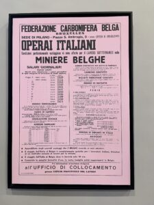 Manifesto storico con cui si convincevano gli italiani a partire per il Belgio. La stampa è parte della mostra permanente del Bois du Cazier. Crediti: Eunews