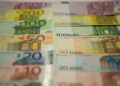 Soldi, banconote euro [foto: imagoeconomica]