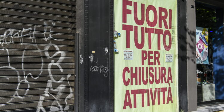 negozi in fallimento [Roma, via Tuscolona, 5 maggio 2020. Foto: Sara Minelli/imagoeconomica]