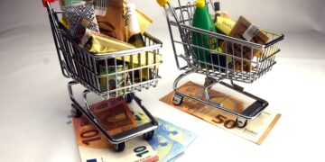 Inflazione e costo del carrello della spesa [foto: imagoeconomica]