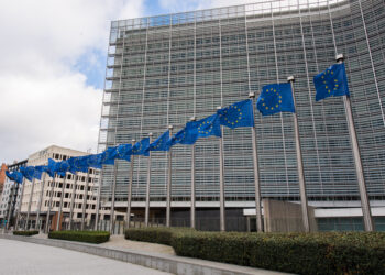 Bandiere dell'UE a palazzo Berlaymont. Crediti: Commissione europea
