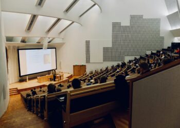Lezione universitaria. Crediti: Dom Fou via Unsplash