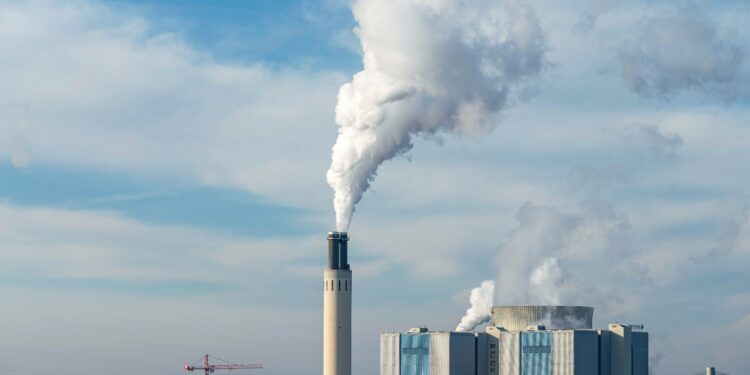 Centrale elettrica a Berlino. Crediti: Etienne Girardet via Unsplash