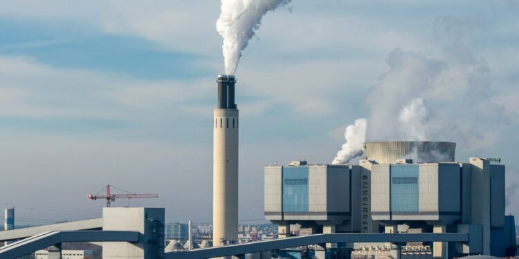 Centrale elettrica a Berlino. Crediti: Etienne Girardet via Unsplash