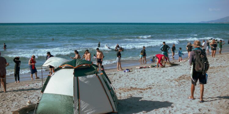 Migranti sgombero spiagge Ceuta