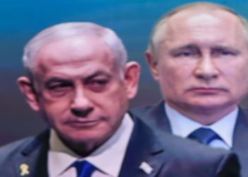 Il premier israeliano, Benjamin Netanyahu (sinistra) e il presidente russo, Vladimir Putin [foto: imagoeconomica]