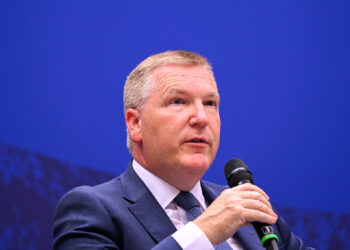 Il commissario europeo per la Democrazia, la giustizia, lo Stato di diritto e la tutela dei consumatori, Michael McGrath. Crediti: Parlamento europeo