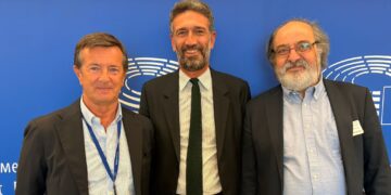 L'eurodeputato Giorgio Gori con Vittorio Rodeschini, presidente di Arketipos, e Andrea Cassone, presidente di AIAPP