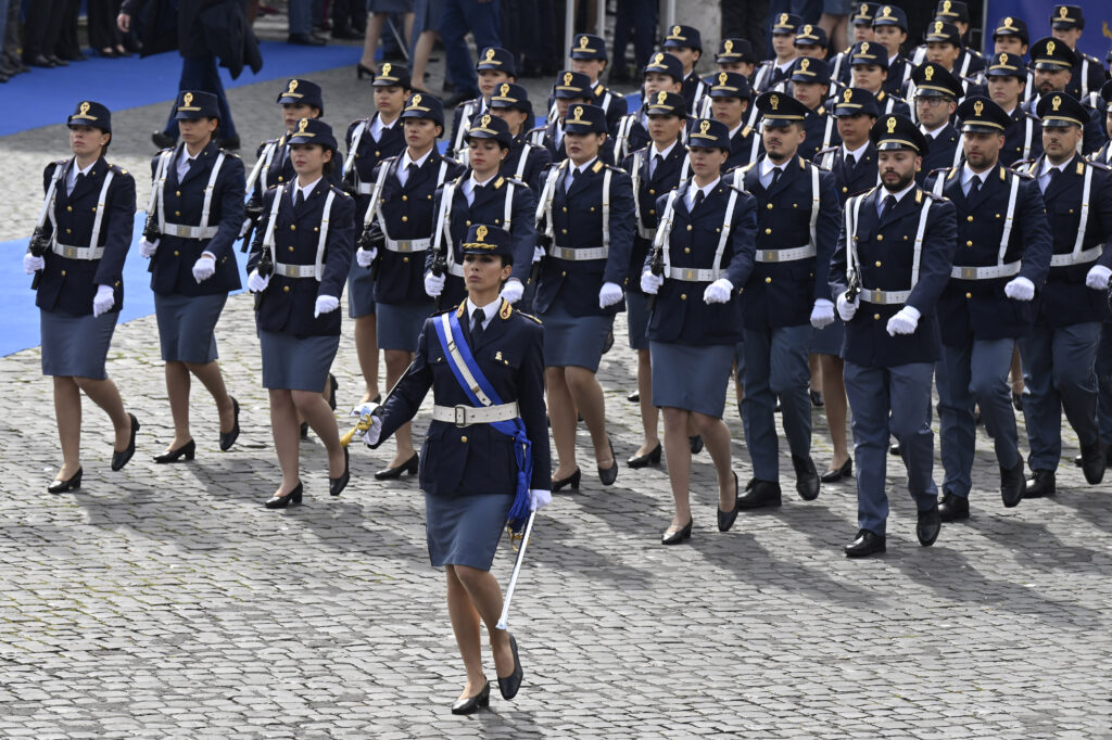 Avvocata generale UE: il divieto italiano di tatuaggi in Polizia può discriminare tra donne e uomini