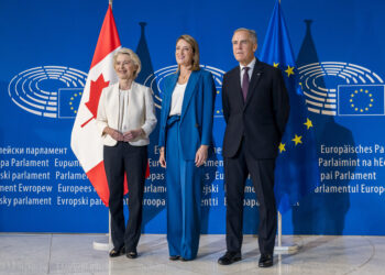 La presidente della Commissione europea, Ursula von der Leyen, la presidente del Parlamento europeo, Roberta Metsola, il premier canadese Mark Carney, il 16 settembre 2026 a Strasburgo a margine del discorso sullo stato dell'Unione. Source: Imagoeconomica