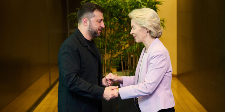 Il presidente dell'Ucraina, Volodymyr Zelenskyy, e la presidente della Commissione europea, Ursula von der Leyen. Crediti: Commissione europea