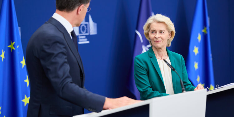 Da sinistra a destra il segretario generale, Mark Rutte, e la presidente della Commissione europea, Ursula von der Leyen. Crediti: Commissione europea