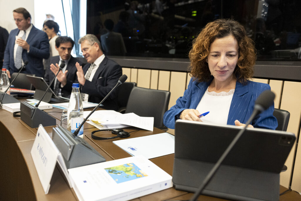 The Commission is launching the mobility package to make life easier for workers within the EU market
