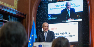 Il commissario europeo per la Difesa, Andrius Kubilius, alla seconda conferenza sull'accesso allo spazio di Parigi. Crediti: Commissione europea