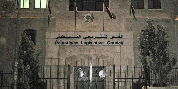 Facciata d'ingresso della sede del Consiglio legislativo della Palestina [foto: Magister/Wikimedia Commons]