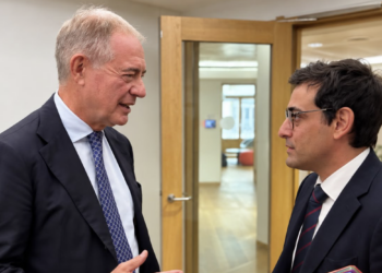 ll ministro delle Imprese e del Made in Italy, Adolfo Urso, e il vicepresidente esecutivo responsabile per la Strategia industriale, Stephane Séjourné. Crediti: Canali social del ministro Adolfo Urso